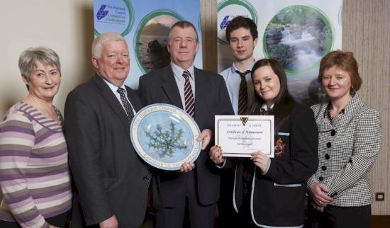 Photograph of Pupils join Chairman to thank retiring prison worker